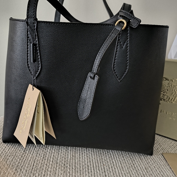 Burberry black/plaid Haymarket reversible tote. Approx H 11 1/2 x W 16 x 4 D - Picture 3 of 8